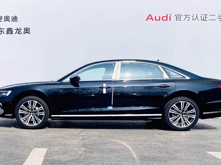 Фото 3 - Audi A8