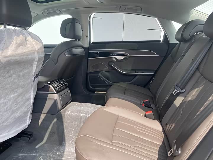 Фото 6 - Audi A8