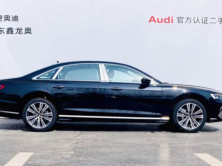 Фото 7 - Audi A8