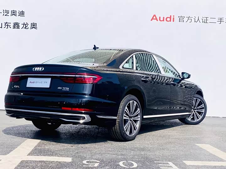 Фото 9 - Audi A8