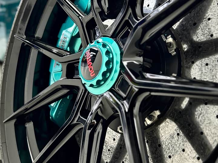 Фото 9 - Ferrari SF90