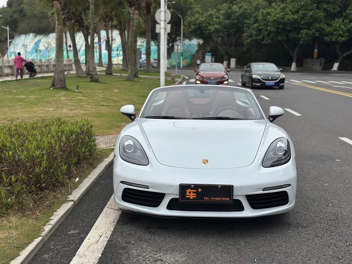 Фото 1 - Porsche 718