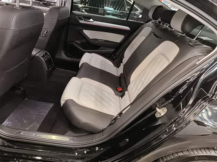 Фото 16 - Volkswagen Magotan