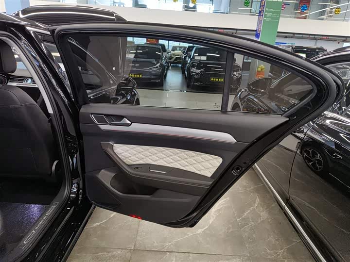 Фото 26 - Volkswagen Magotan