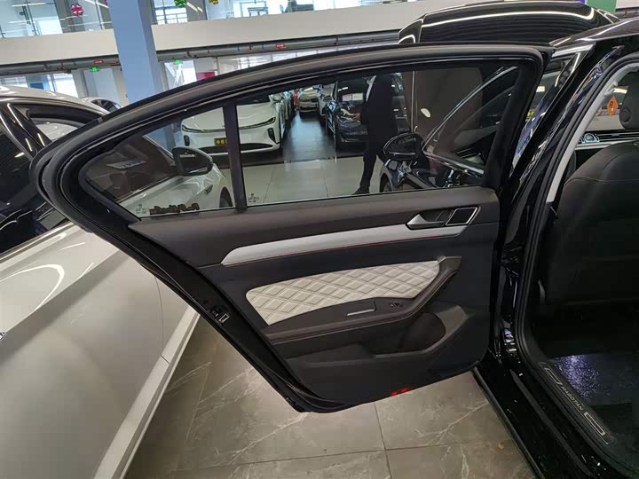 Фото 28 - Volkswagen Magotan