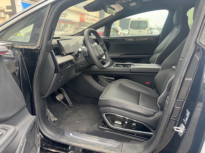 Фото 10 - HiPhi X