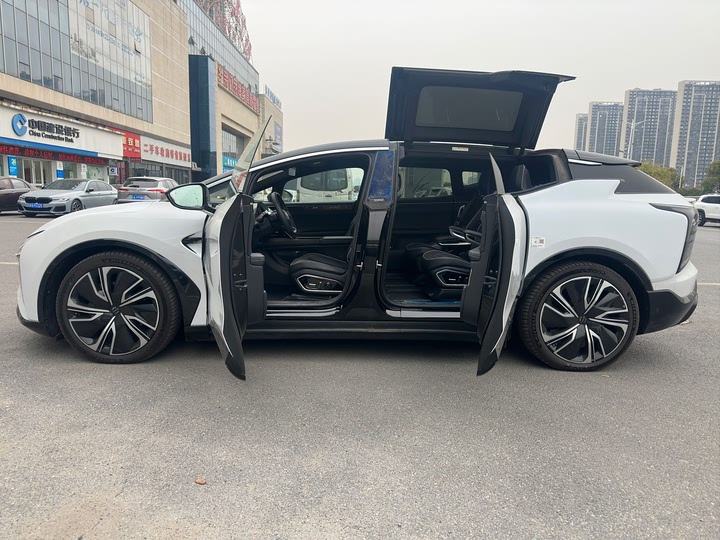 Фото 14 - HiPhi X