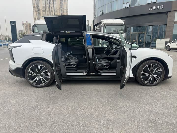 Фото 15 - HiPhi X