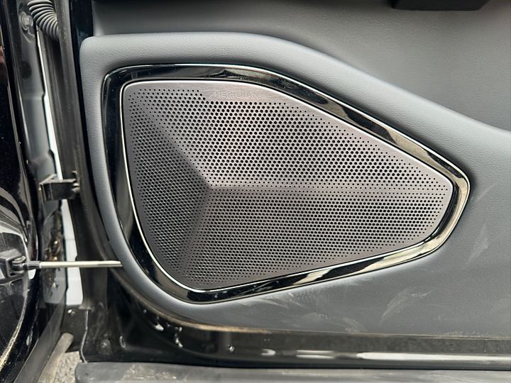 Фото 17 - HiPhi X