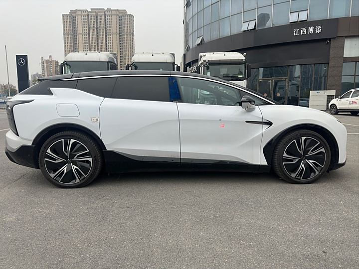 Фото 7 - HiPhi X