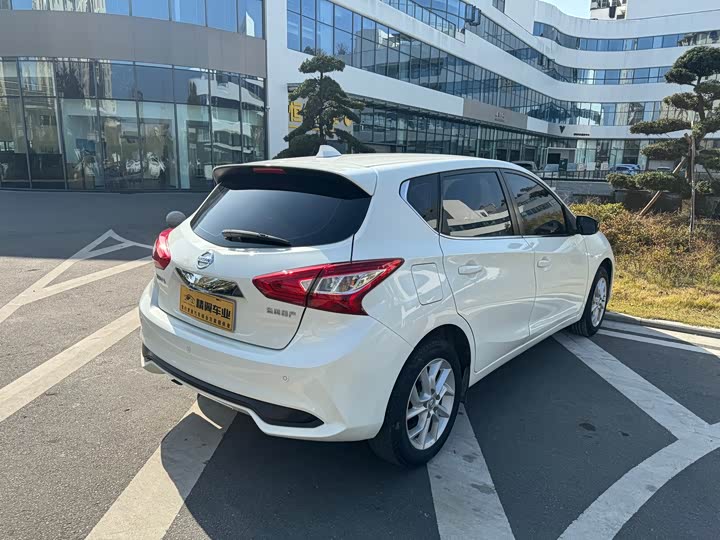 Фото 10 - Nissan Tiida