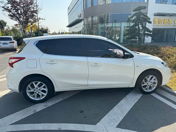 Фото 11 - Nissan Tiida