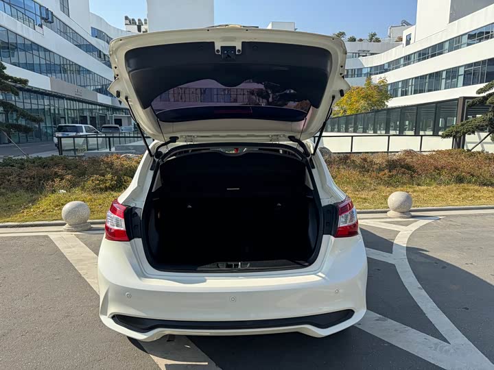 Фото 12 - Nissan Tiida