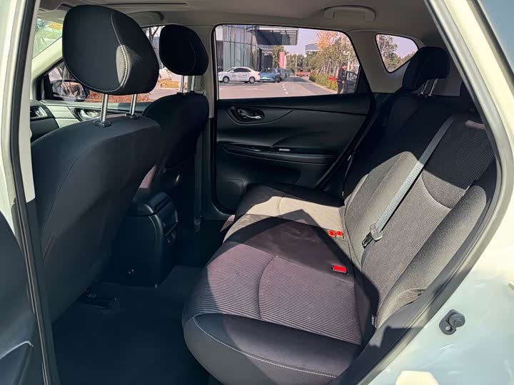 Фото 13 - Nissan Tiida