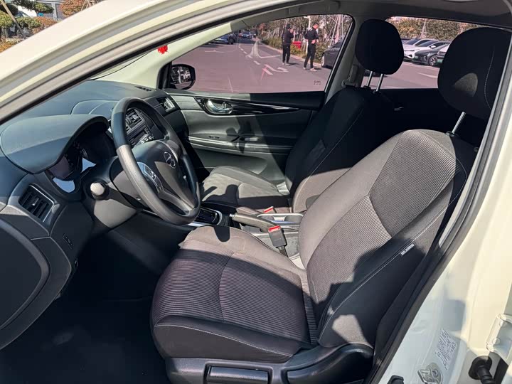 Фото 14 - Nissan Tiida