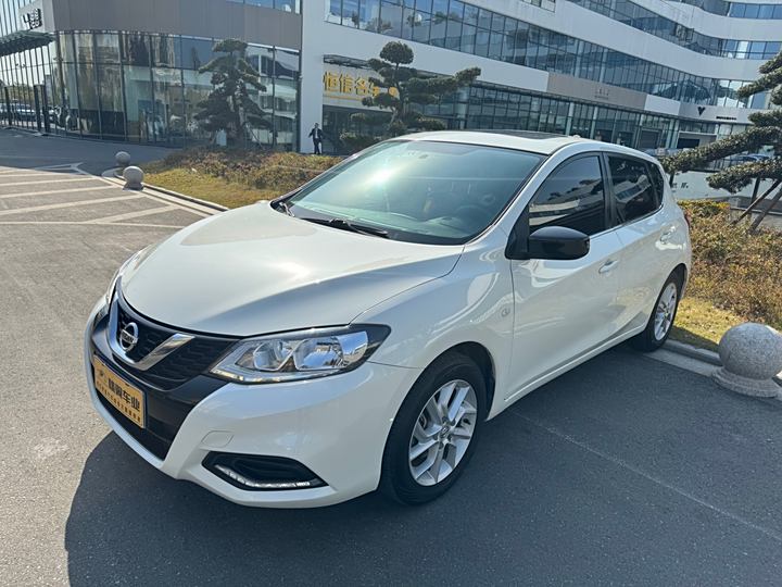 Фото 2 - Nissan Tiida