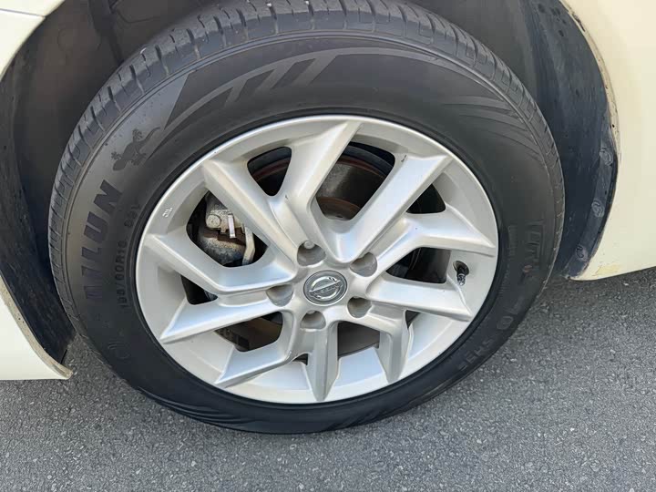 Фото 5 - Nissan Tiida