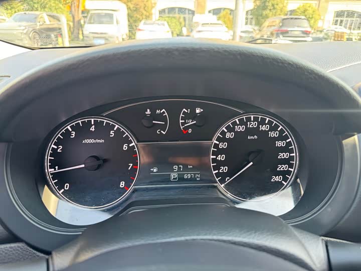 Фото 7 - Nissan Tiida