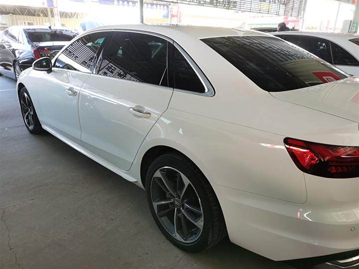 Фото 10 - Audi A4L