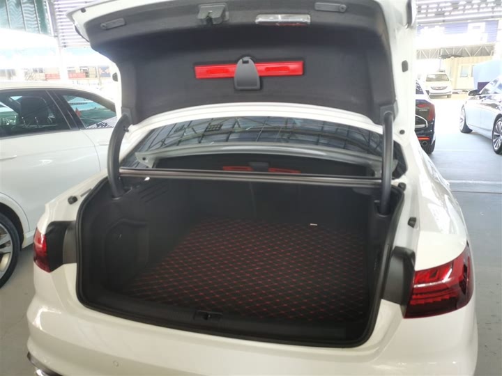 Фото 11 - Audi A4L