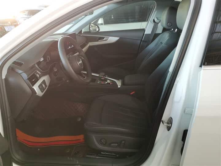 Фото 8 - Audi A4L