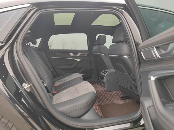 Фото 10 - Audi A6L