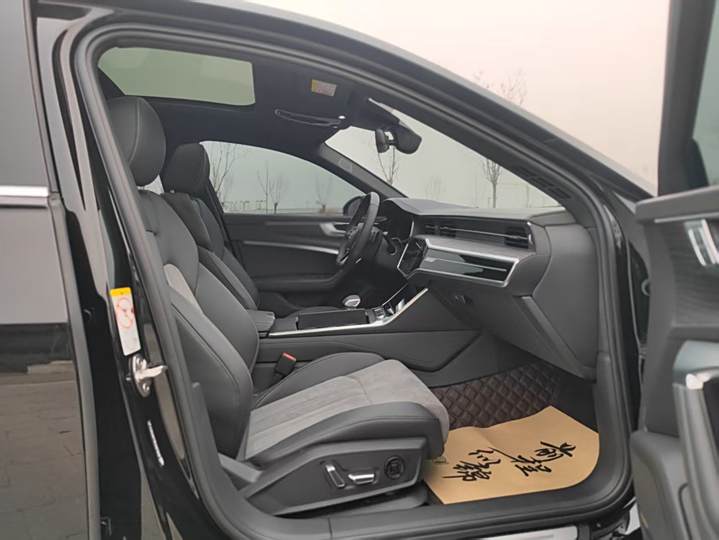 Фото 11 - Audi A6L