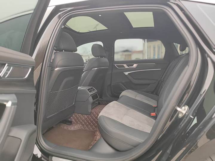 Фото 12 - Audi A6L