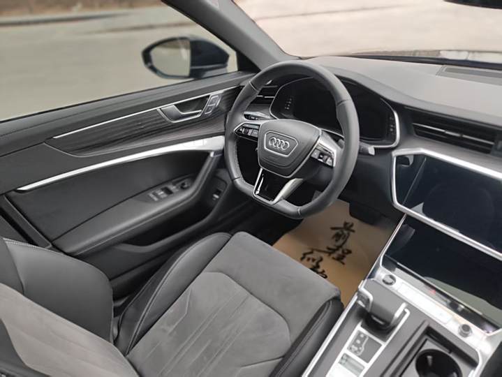 Фото 13 - Audi A6L