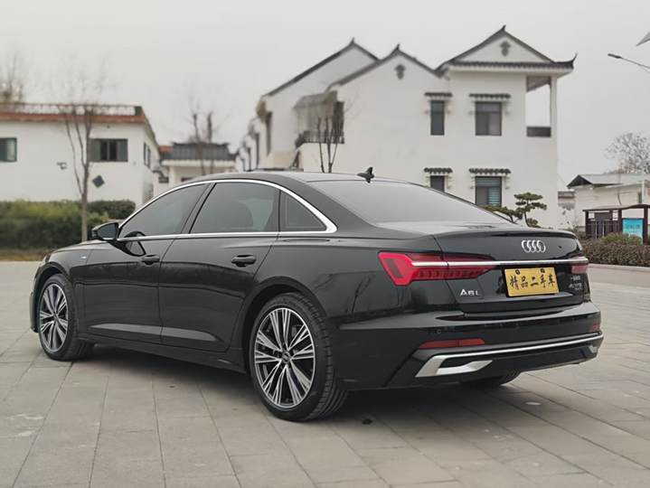 Фото 5 - Audi A6L