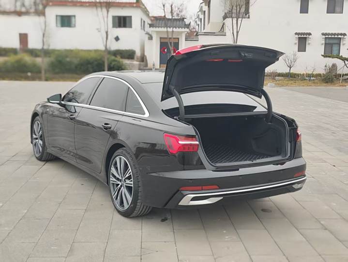 Фото 8 - Audi A6L