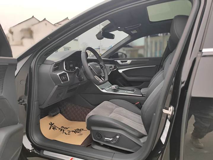 Фото 9 - Audi A6L