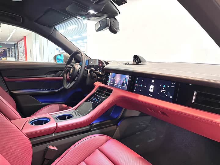 Фото 10 - Porsche Taycan