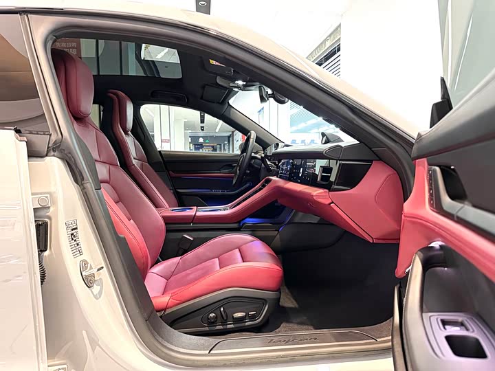 Фото 11 - Porsche Taycan