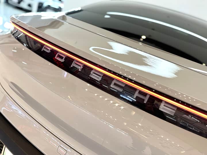 Фото 16 - Porsche Taycan