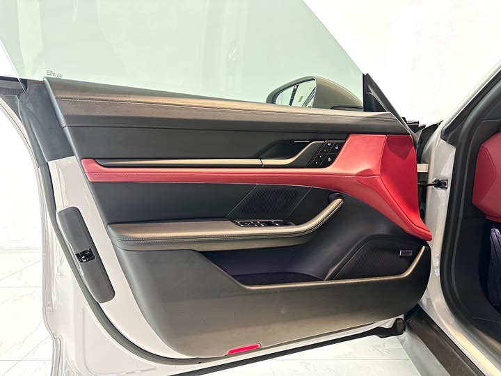 Фото 18 - Porsche Taycan