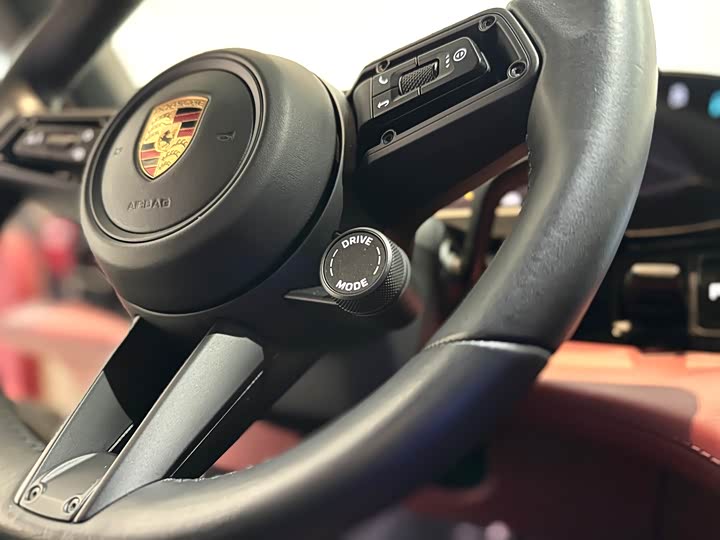 Фото 23 - Porsche Taycan