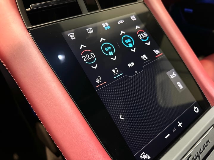 Фото 24 - Porsche Taycan