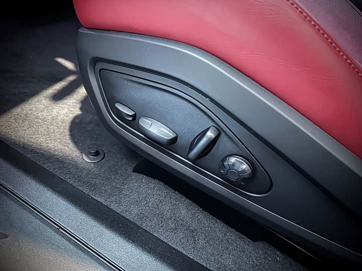 Фото 29 - Porsche Taycan