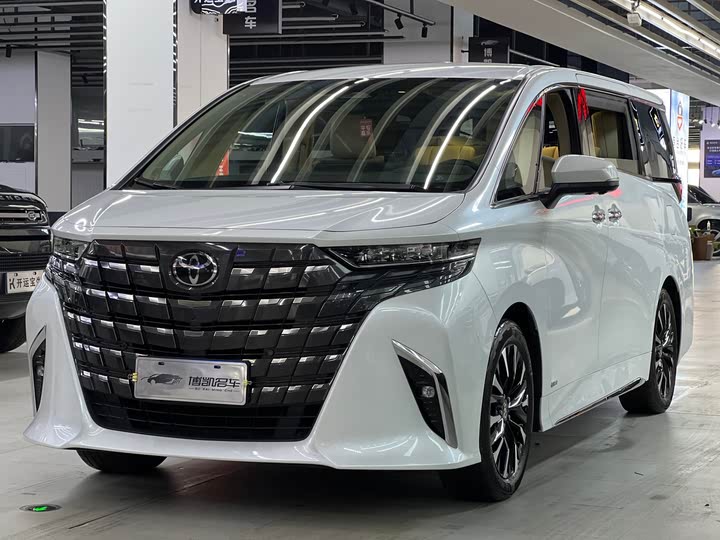Фото 1 - Toyota Alphard