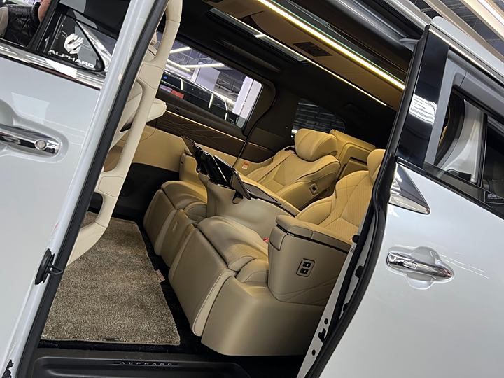 Фото 10 - Toyota Alphard