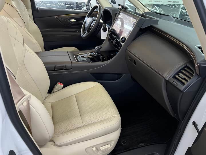 Фото 18 - Toyota Alphard