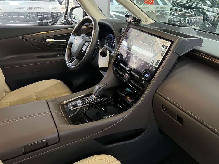 Фото 19 - Toyota Alphard