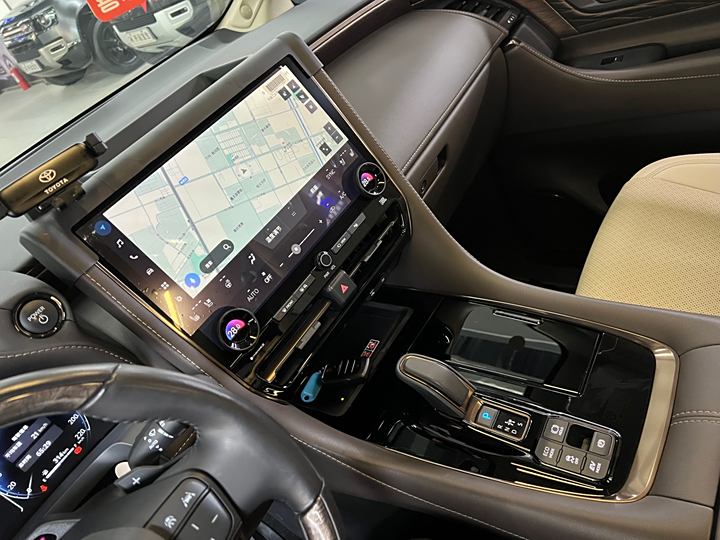 Фото 25 - Toyota Alphard