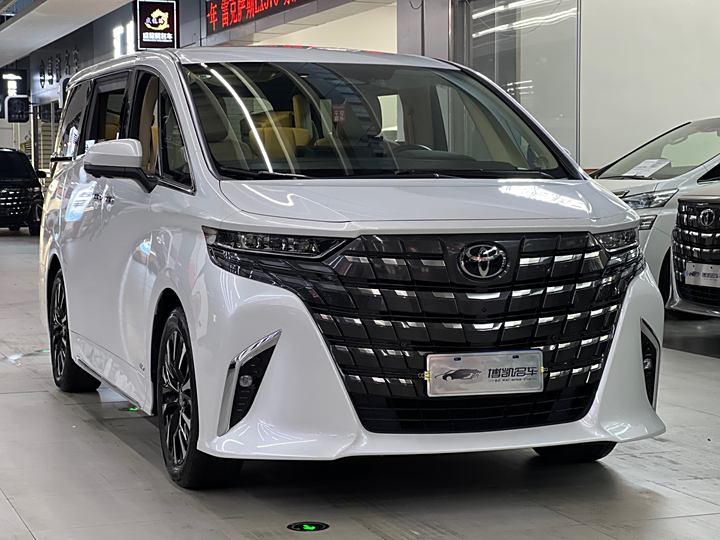 Фото 3 - Toyota Alphard