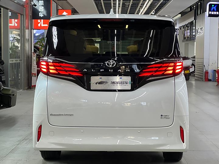 Фото 5 - Toyota Alphard