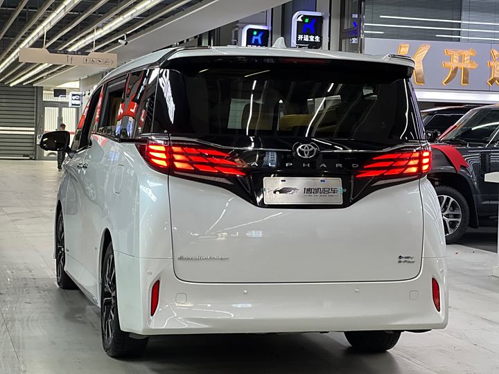Фото 6 - Toyota Alphard