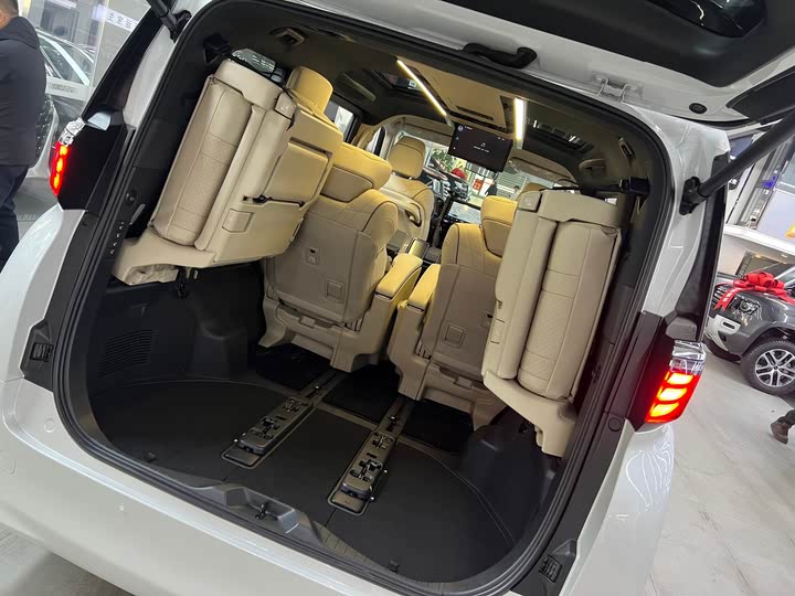 Фото 8 - Toyota Alphard