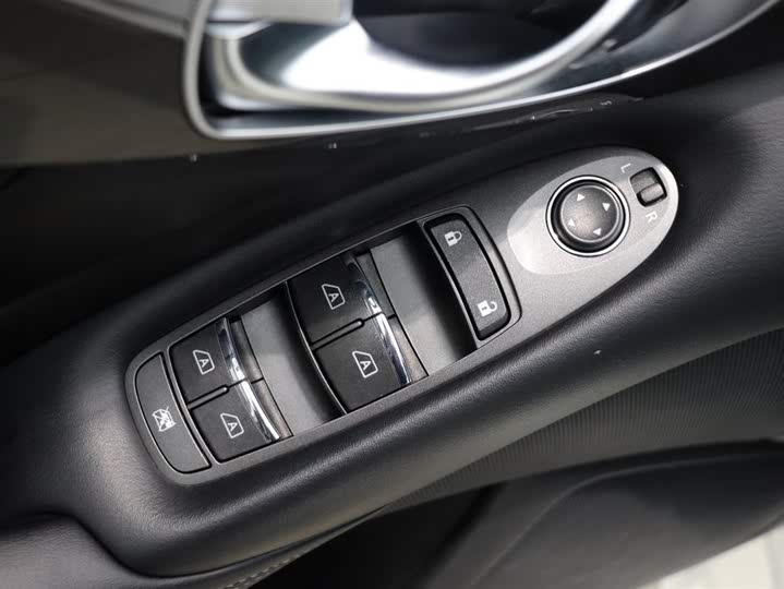 Фото 11 - Infiniti Q50L