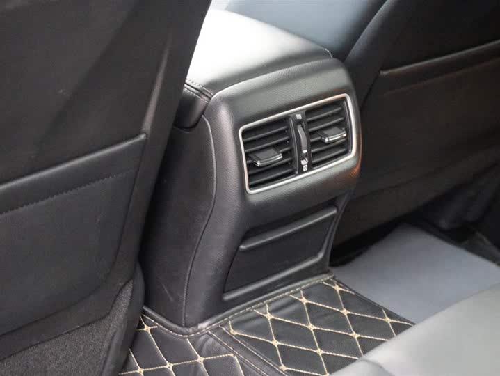 Фото 21 - Infiniti Q50L